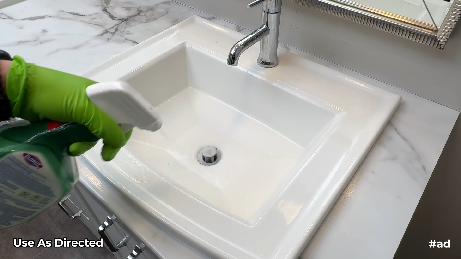 Badezimmer mit Clorox reinigen