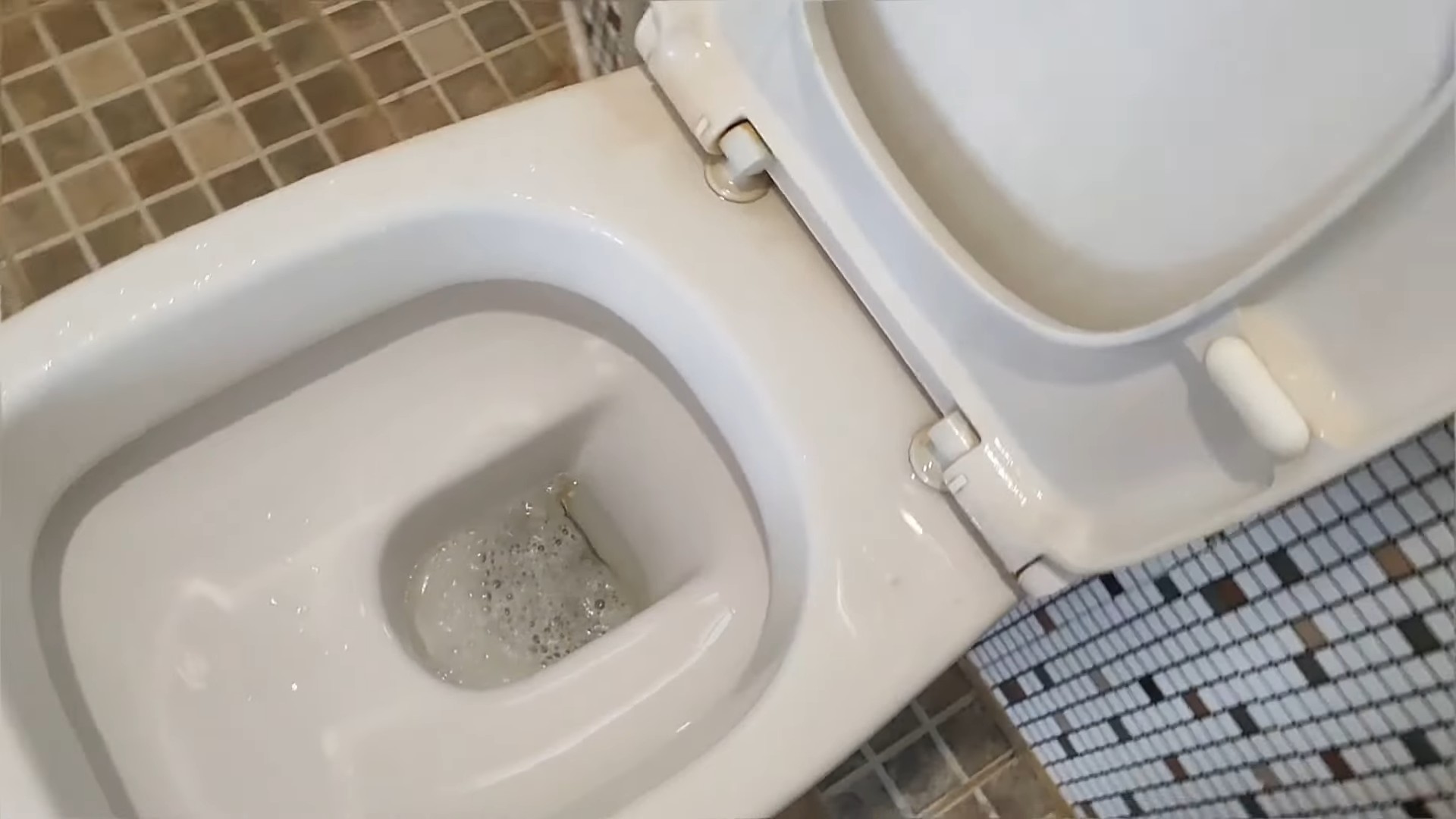Harpic Toilettenreiniger richtig anwenden